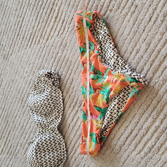 NWT Billabong Reversible Patterned Bikini - Picture 9 of 9